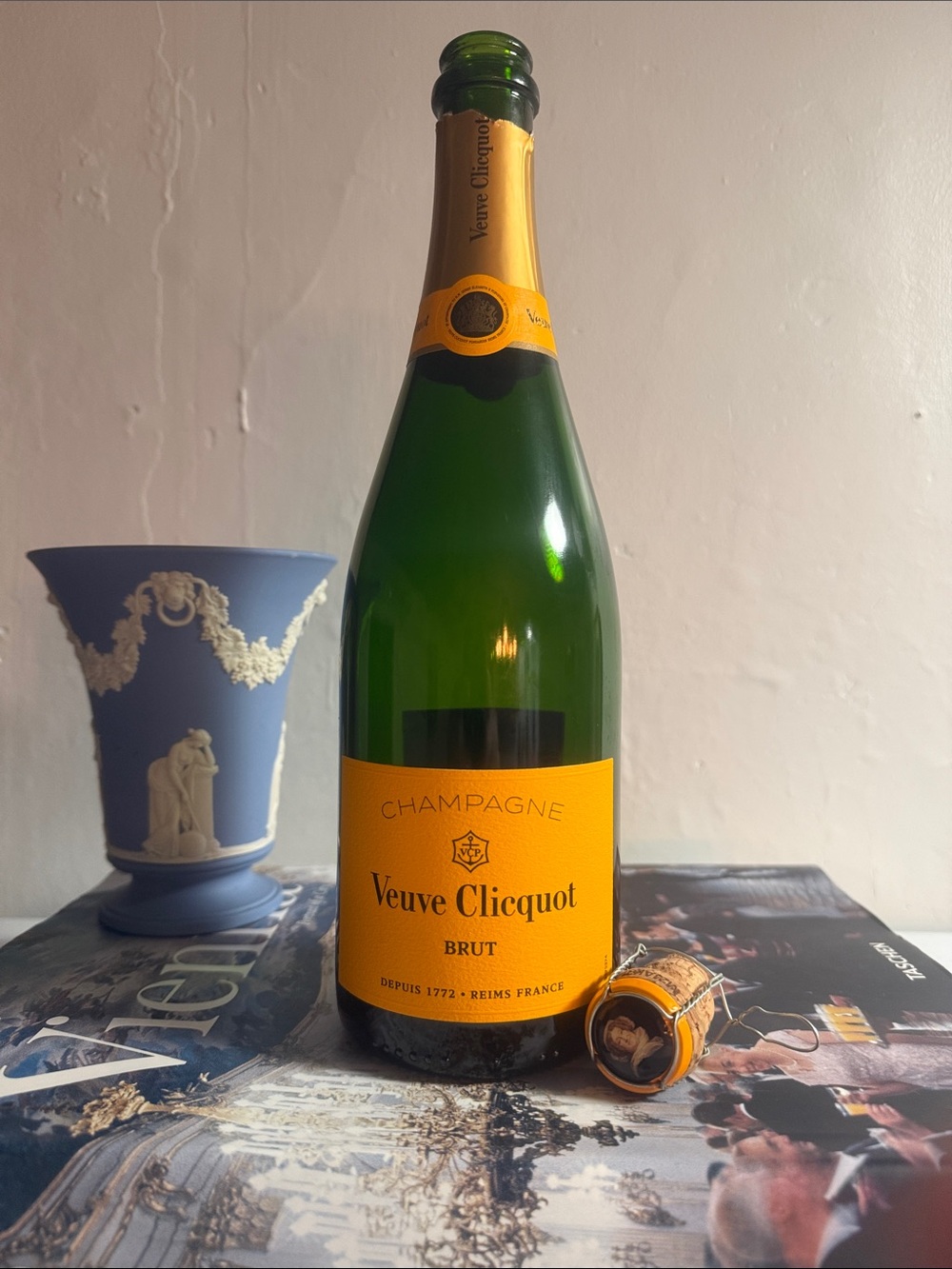 Veuve Clicquot Yellow Label Champagne EMPTY BOTTLE - shelf deco... - Picture 5 of 5